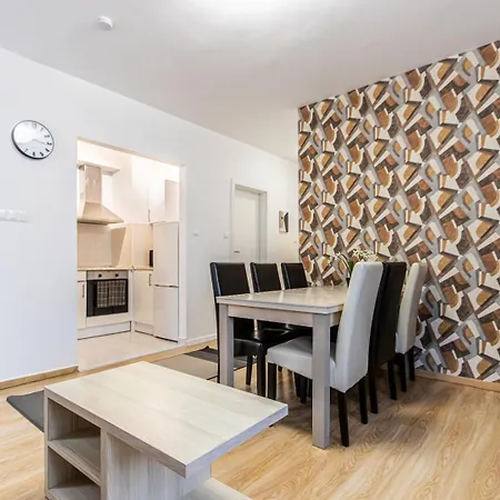 Appartement Corvin-luxe, 3 Bedroom In Center