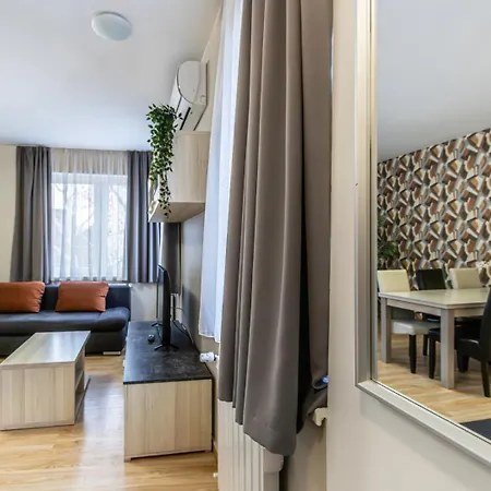 Corvin-luxe, 3 Bedroom In Center Appartamento