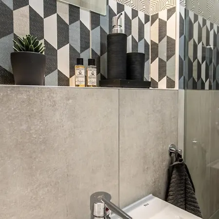 Corvin-luxe, 3 Bedroom In Center Apartman *