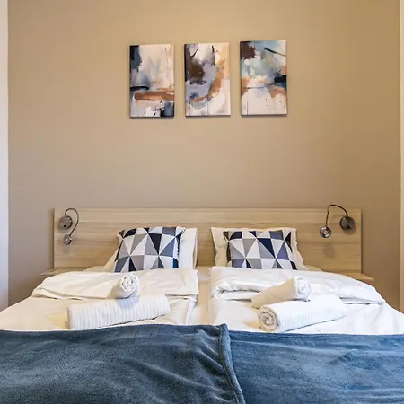 Corvin-luxe, 3 Bedroom In Center Appartamento *