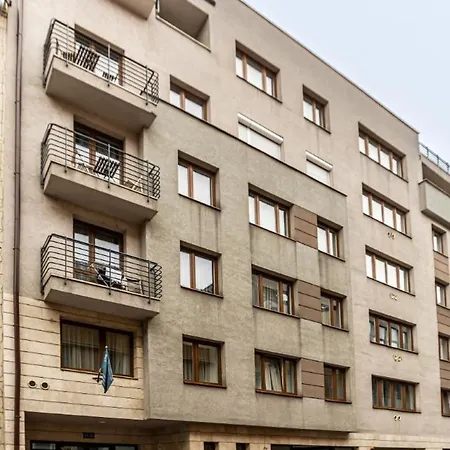Corvin-luxe, 3 Bedroom In Center Apartman
