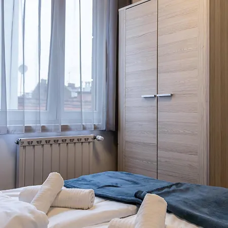 Appartamento Corvin-luxe, 3 Bedroom In Center