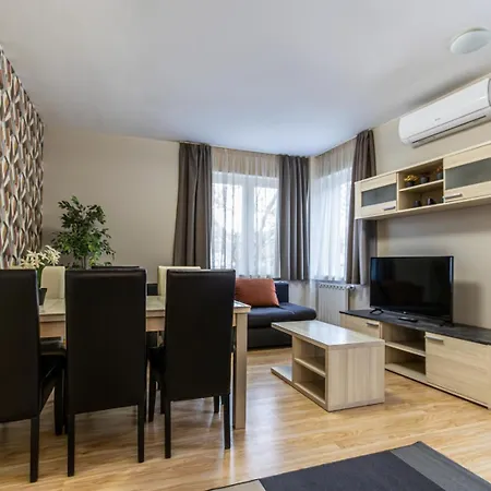 Corvin-luxe, 3 Bedroom In Center *